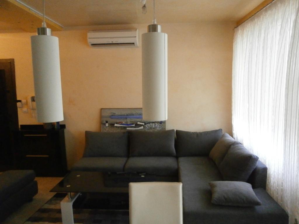 Art Apartment Kiril And Metodi Square Burgas Habitación foto
